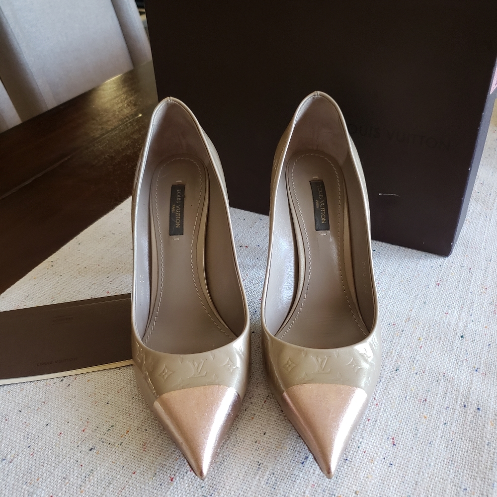 Louis Vuitton pointy heels 39